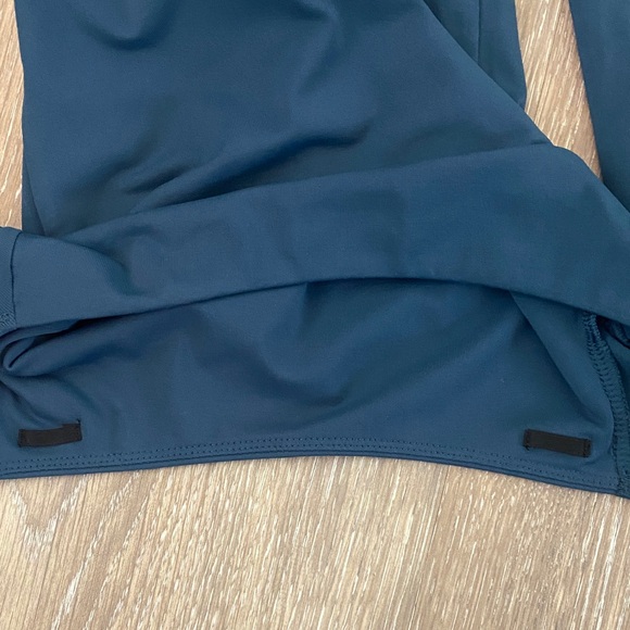 Aritzia Babaton Dark Teal Off-Shoulder Long Sleeve Bodysuit - Picture 6 of 6